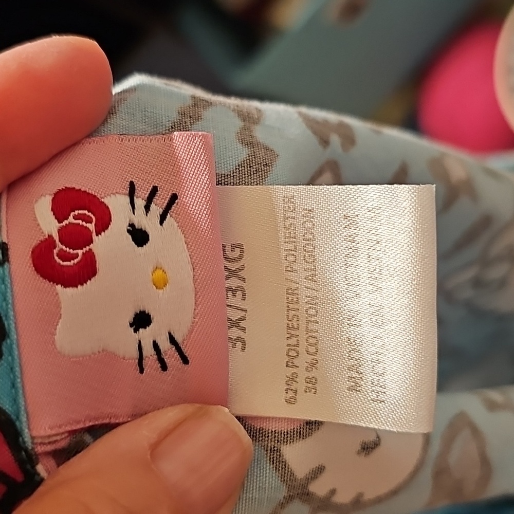 Hello Kitty Scrub Top - Picture 8 of 10